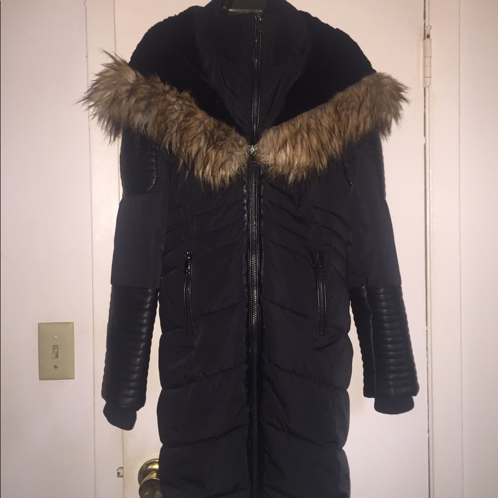 Bebe- Beautiful Winter Warm Coat faux fur hood.